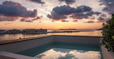 Shapes Luxury Suites - Image 2