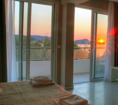 Triple Room with Front Sea View