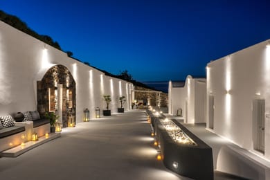Siete Mares Luxury Suites Santorini - Image 7