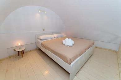 Superior Double Room Spit level with Caldera View