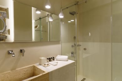 Private Pool Signature Suite Sea View