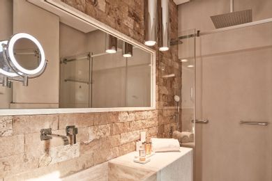 Upbeat One Bedroom Suite Sea View