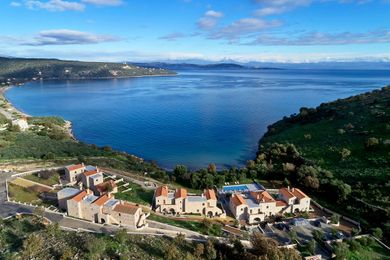 100 Rizes Seaside Resort - Image 2