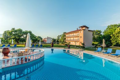 Sintrivanis Resort Beach - Image 4