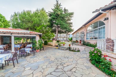 Sintrivanis Resort Beach - Image 5