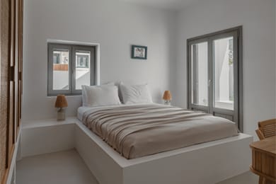 Siora of Paros - Image 5