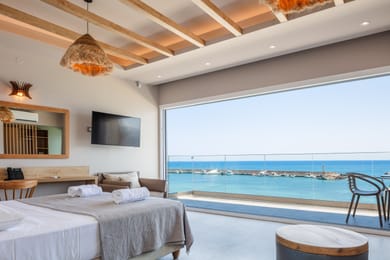 Skipper Beachfront Suites - Image 2