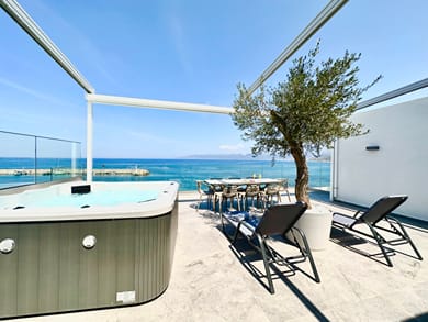 Skipper Beachfront Suites - Image 6