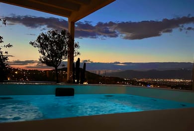 Penthouse Residence with two private Infinity Jacuzzi