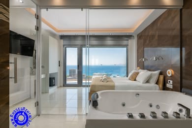 1 Bedroom Suite with InDoor Jacuzzi and Sea View