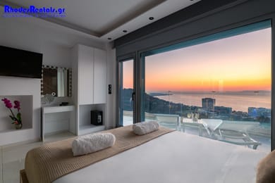 1 Bedroom Suite with InDoor Jacuzzi and Sea View
