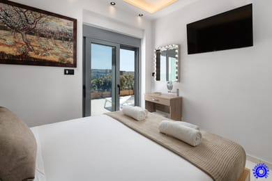 2 Bedroom Suite with Jacuzzi and Sea View