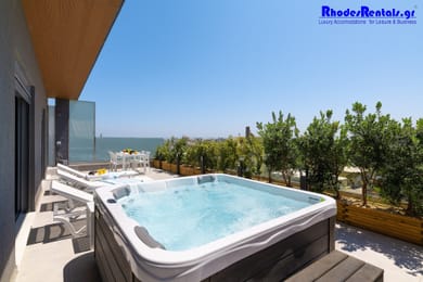 1 Bedroom Suite with Jacuzzi and Sea View