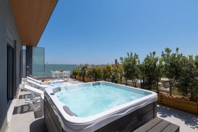 3 Bedroom Suite with Jacuzzi and Sea View | 1