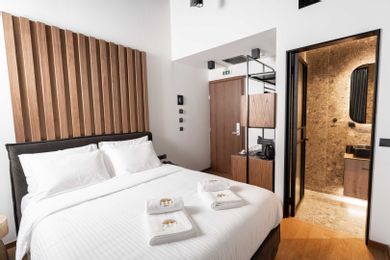 Snob Athens - Image 4