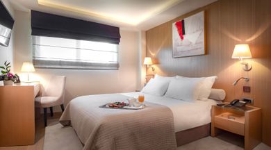 Cozy Room with Street View