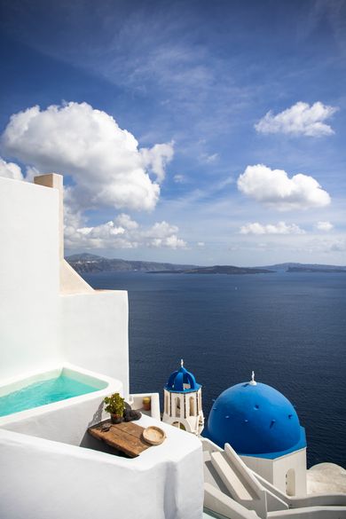 (Oia View) Cave Room with Outdoor Plunge Pool & Caldera View