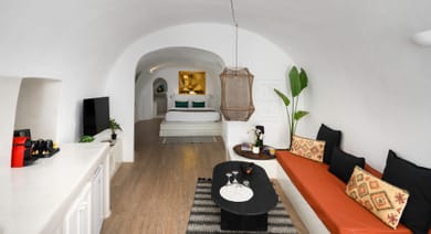 Gateway Sophia with Outdoor Plunge Pool and Caldera Oia View