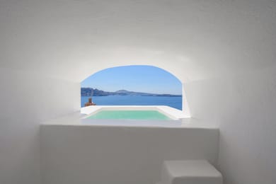 Gateway Sophia with Outdoor Plunge Pool and Caldera Oia View