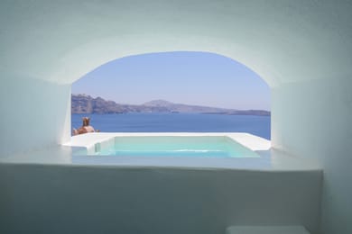 Gateway Sophia with Outdoor Plunge Pool and Caldera Oia View