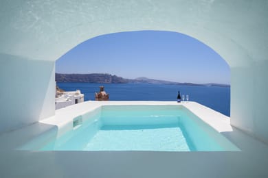 Gateway Sophia with Outdoor Plunge Pool and Caldera Oia View