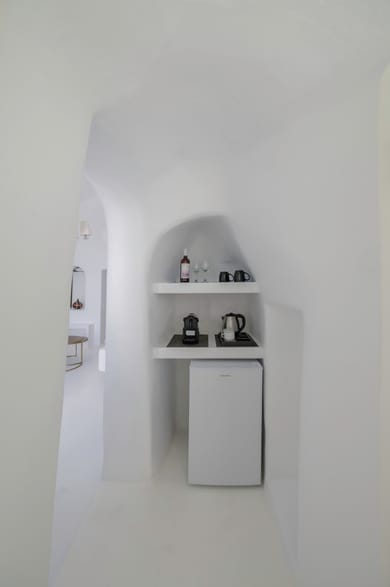 (Caldera View) SophOia Cave Suite with Outdoor Plunge Pool & Caldera View