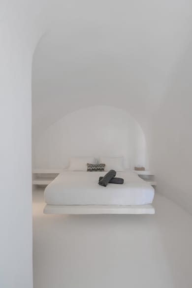 (Caldera View) SophOia Cave Suite with Outdoor Plunge Pool & Caldera View