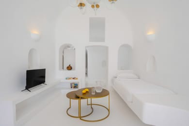 (Caldera View) SophOia Cave Suite with Outdoor Plunge Pool & Caldera View