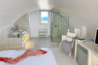 SophOia Junior Suite with Outdoor Plunge Pool & Caldera View