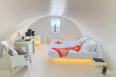 SophOia Junior Suite with Outdoor Plunge Pool & Caldera View