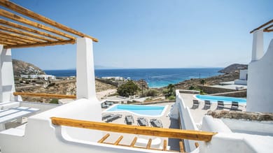 Live and Travel Greece - Image 2