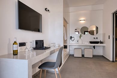 Executive Ηoneymoon Suite with Private Pool