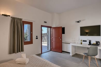 Executive Ηoneymoon Suite with Private Pool