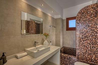 Honeymoon Suite with Outdoor Jacuzzi