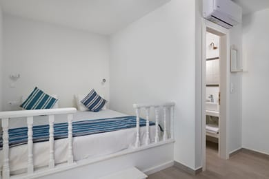 Akti Traditional Room – CALYPSO