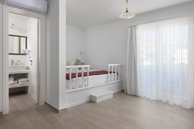 Akti Traditional Room – NAFSIKA