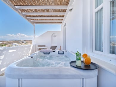 Grand Suite with Sea View and Hot Tub