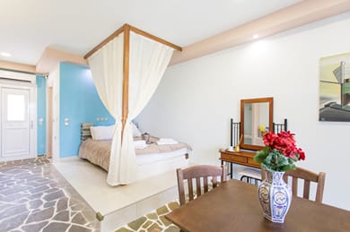 Saint George Hotel & Suites - Image 4