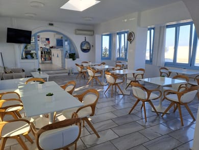 Stratos Apartments & Studios - Image 4