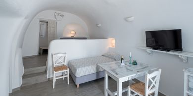 Traditional Cave Studio with Caldera View (2-3 Adults) - Annex