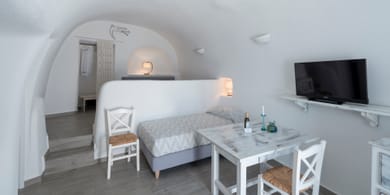 Traditional Cave Studio with Caldera View (2-3 Adults) - Annex