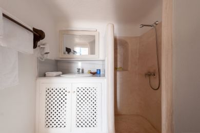 Superior Traditional Apartment with Caldera View (2-3 Adults) - Annex