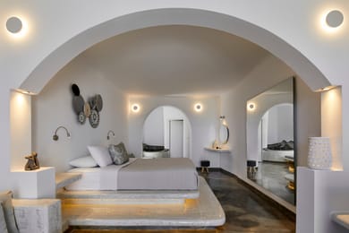 Elegant Suite With Caldera View