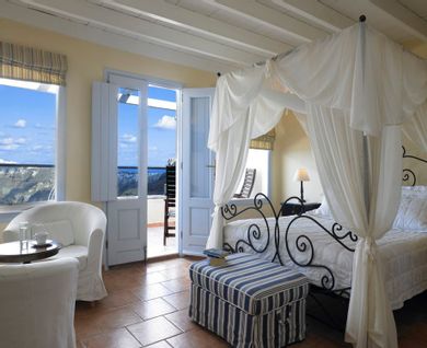 Master Suite With Caldera View