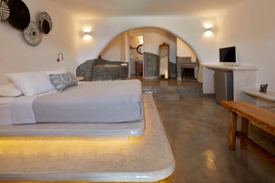 Presidential Suite Outdoor Private Pool & Caldera View