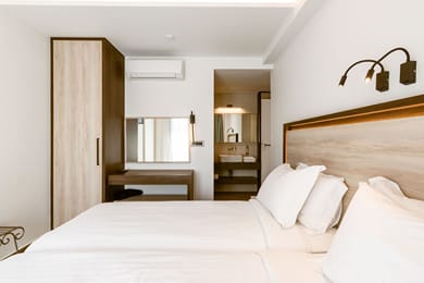 Deluxe Two Bedroom Apartment with Jetted Tub