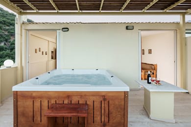 Superior Two Bedroom Apartment with Jacuzzi and Sea View
