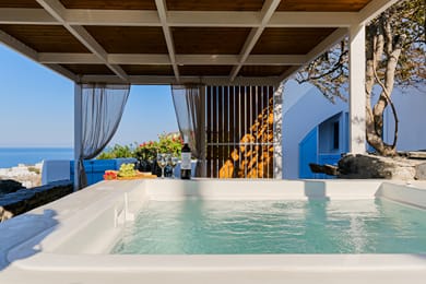 Suite with Sea View and Outdoor Heated Jacuzzi