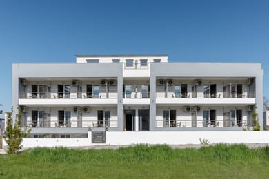 Sunshine Apartments - Image 2