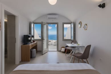 Honeymoon Suite with Caldera View & Hot Tub